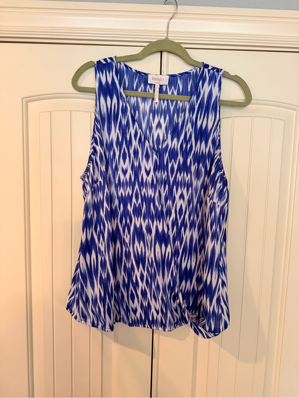 Laundry By Shelli Segal Blue and White Ikat V-Neck Sleeveless Top